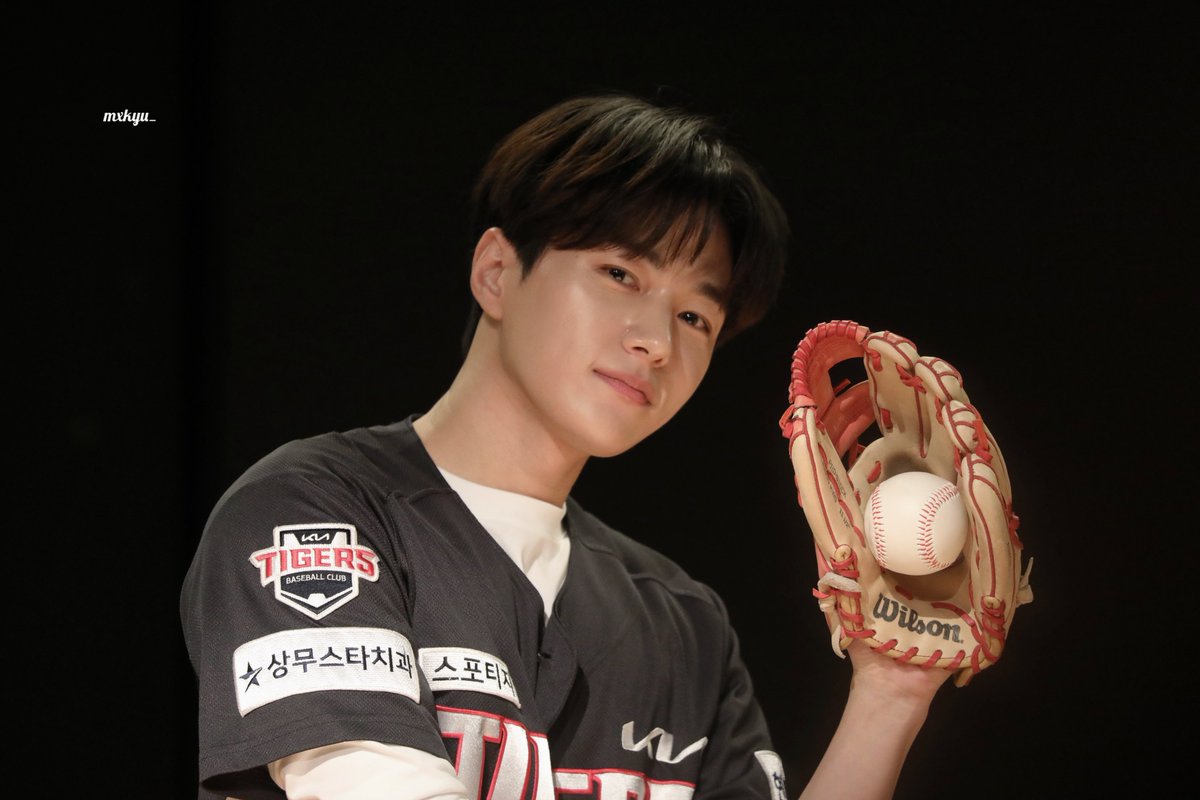 mxkyu_'s tweet photo. 250314 ⚾️ #엘 #명수 #인피니트 https://t.co/r0gcSS37RJ