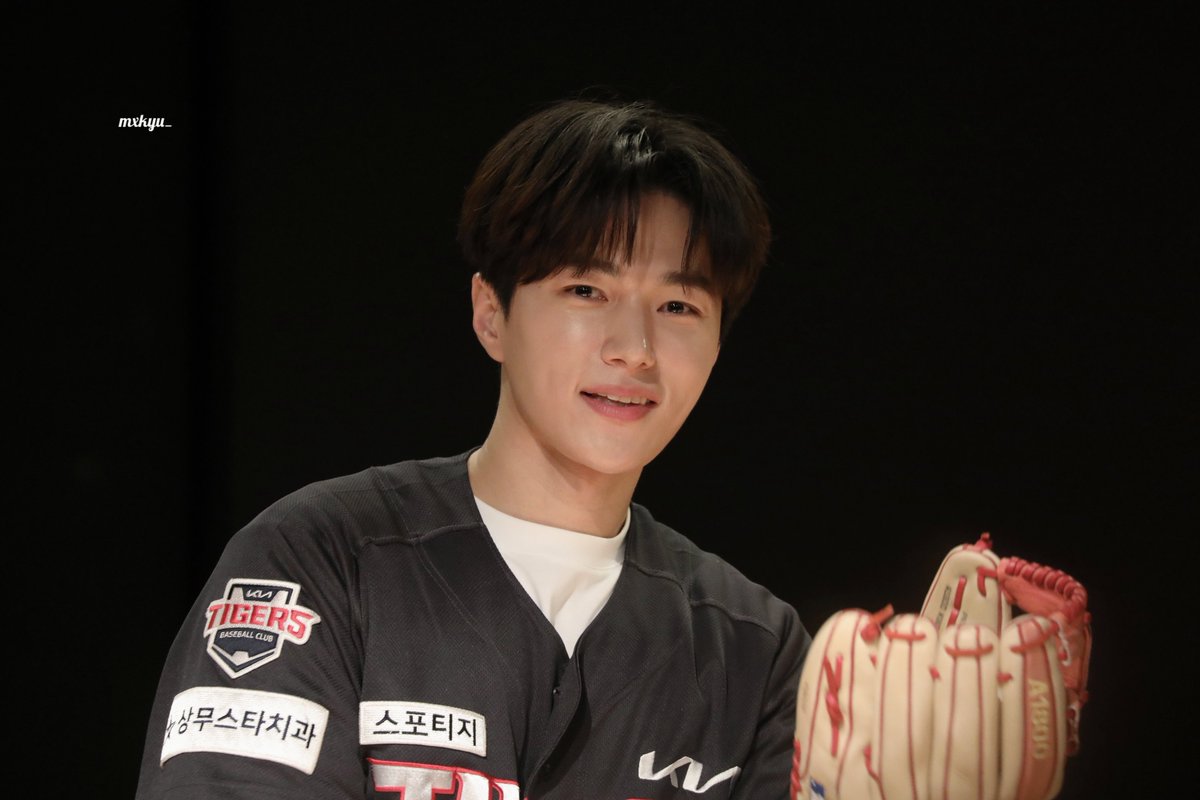 mxkyu_'s tweet photo. 250314 ⚾️ #엘 #명수 #인피니트 https://t.co/r0gcSS37RJ