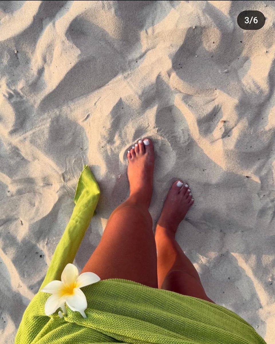 ReineEspe's tweet photo. Jannat qui a les plus beau pieds des influ et qui les assume pleinement on adore https://t.co/XdKioeLj9g