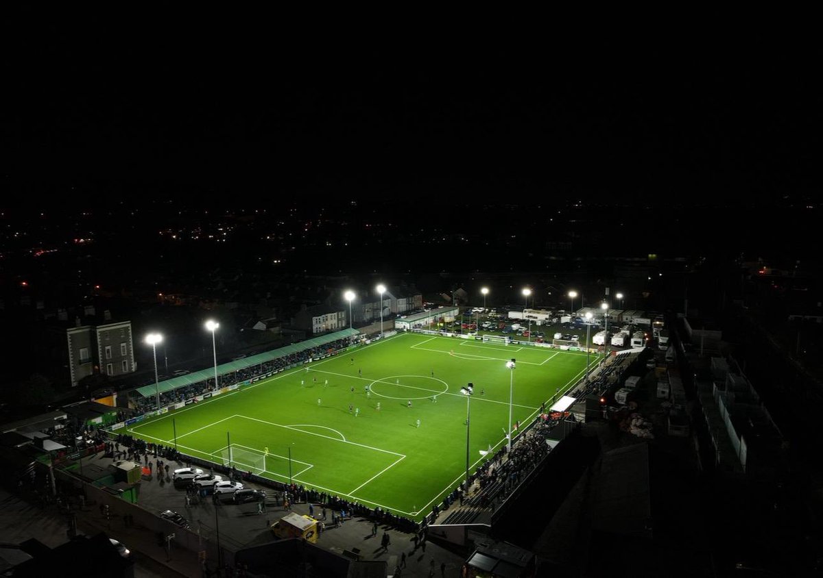 BrayWanderers's tweet photo. It wasn’t to be tonight.
But the new-look Carlisle shone under the new LED floodlights.

📸 @OHarasBeers https://t.co/SCEuB2SKmw