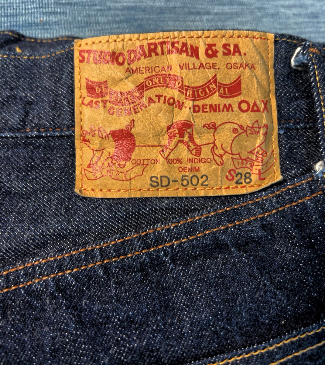 454Hot_Mag's tweet photo. 大阪のダルチザンに行って、SD-502を買ってきました。
12オンスで太め。
軽くてとても穿きやすいです🤗
紙パッチもいい感じ！ https://t.co/aw9AcCzb7e