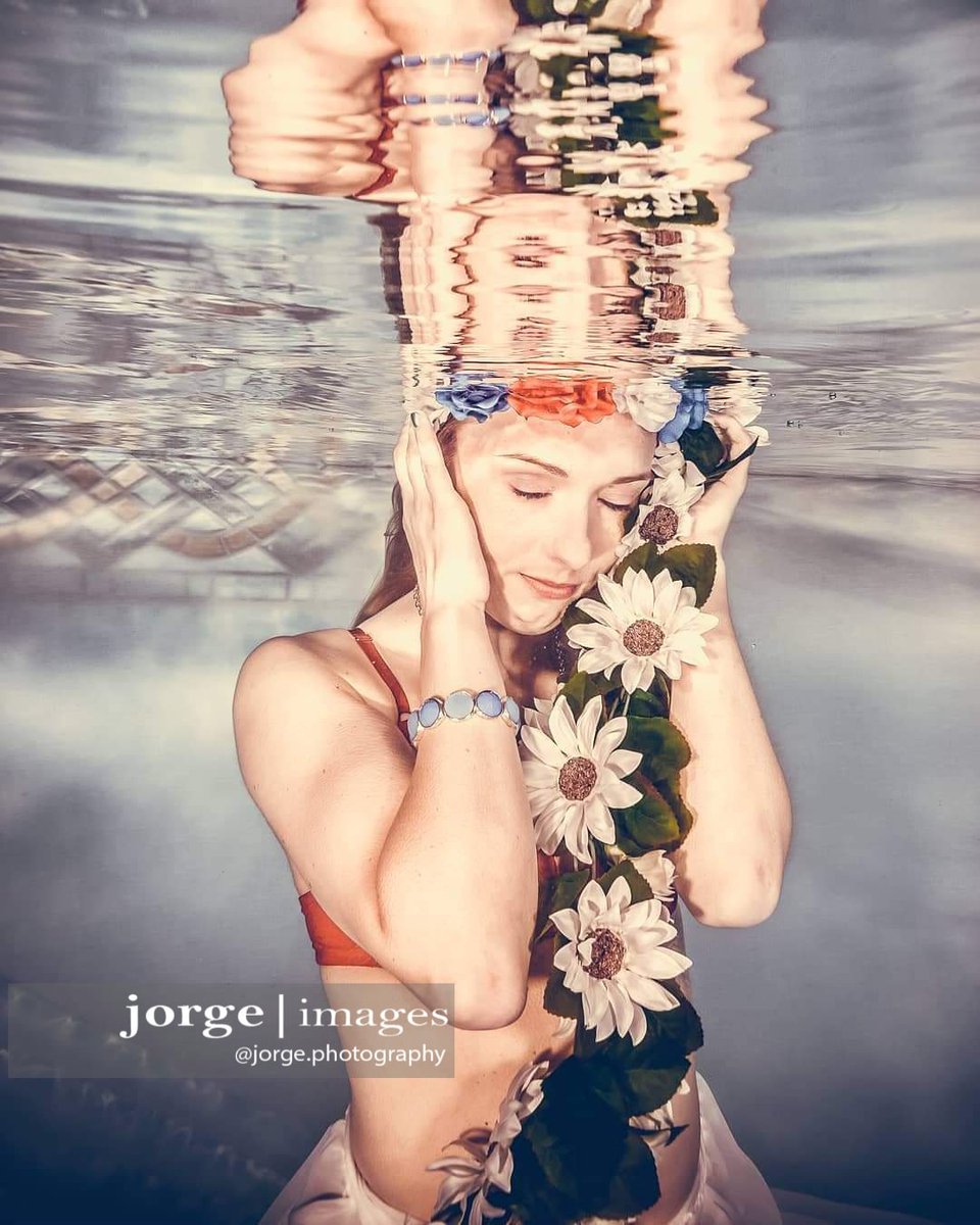 jorgeephoto's tweet image. Underwater Photo Session with Mandii #ctmodel #Underwater #FashionWeek #art #siren #mermaid