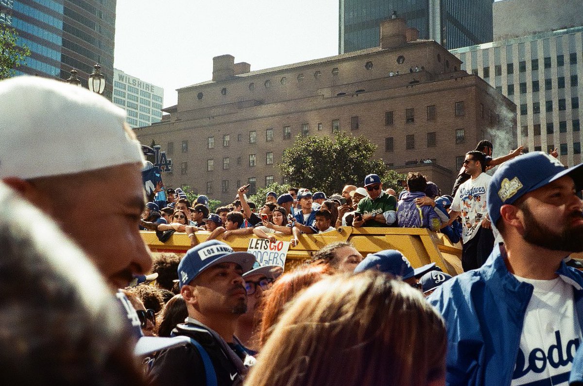 loopytarantino's tweet image. 2024 dodgers parade on film