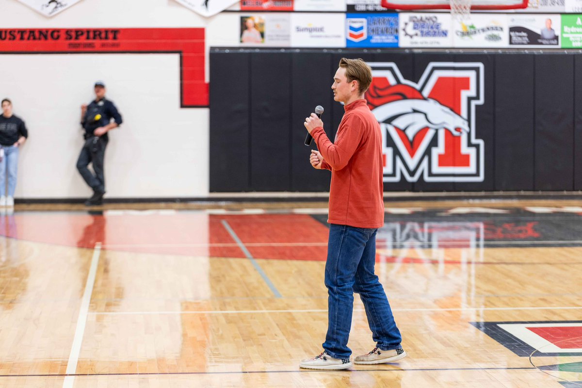 Kylovesamerica's tweet photo. Feeling incredibly proud of the Melba High School TPUSA chapter for helping organize an unforgettable all-school assembly as part of the #StandForTheFlag tour! 🙌🇺🇸 Huge thanks to @AWatsonOLY for inspiring these students with his powerful words. 💪
@tpusastudents @TPUSA https://t.co/swM0X8BQJO