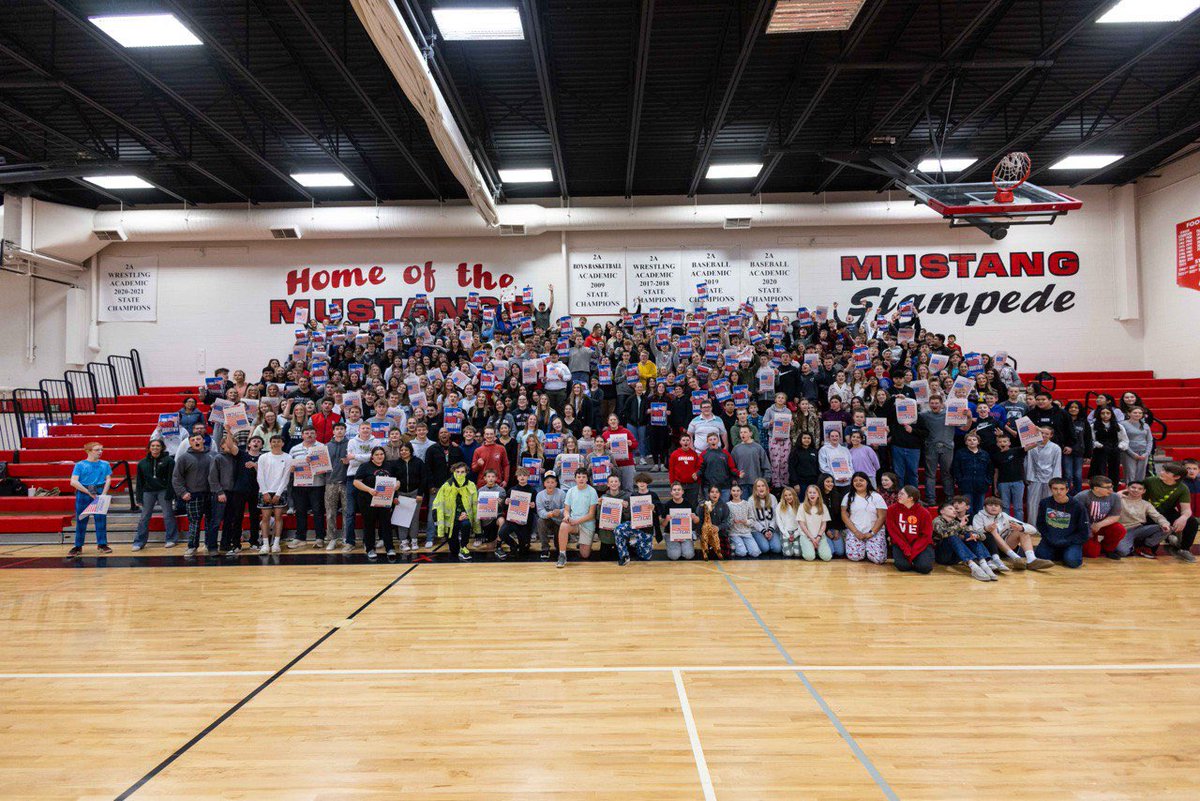 Kylovesamerica's tweet photo. Feeling incredibly proud of the Melba High School TPUSA chapter for helping organize an unforgettable all-school assembly as part of the #StandForTheFlag tour! 🙌🇺🇸 Huge thanks to @AWatsonOLY for inspiring these students with his powerful words. 💪
@tpusastudents @TPUSA https://t.co/swM0X8BQJO