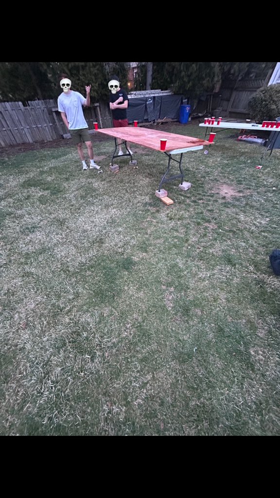 bakedstirfry's tweet photo. Sheet of plywood. That’ll play #Lank #springbreak https://t.co/sSqViAphmF