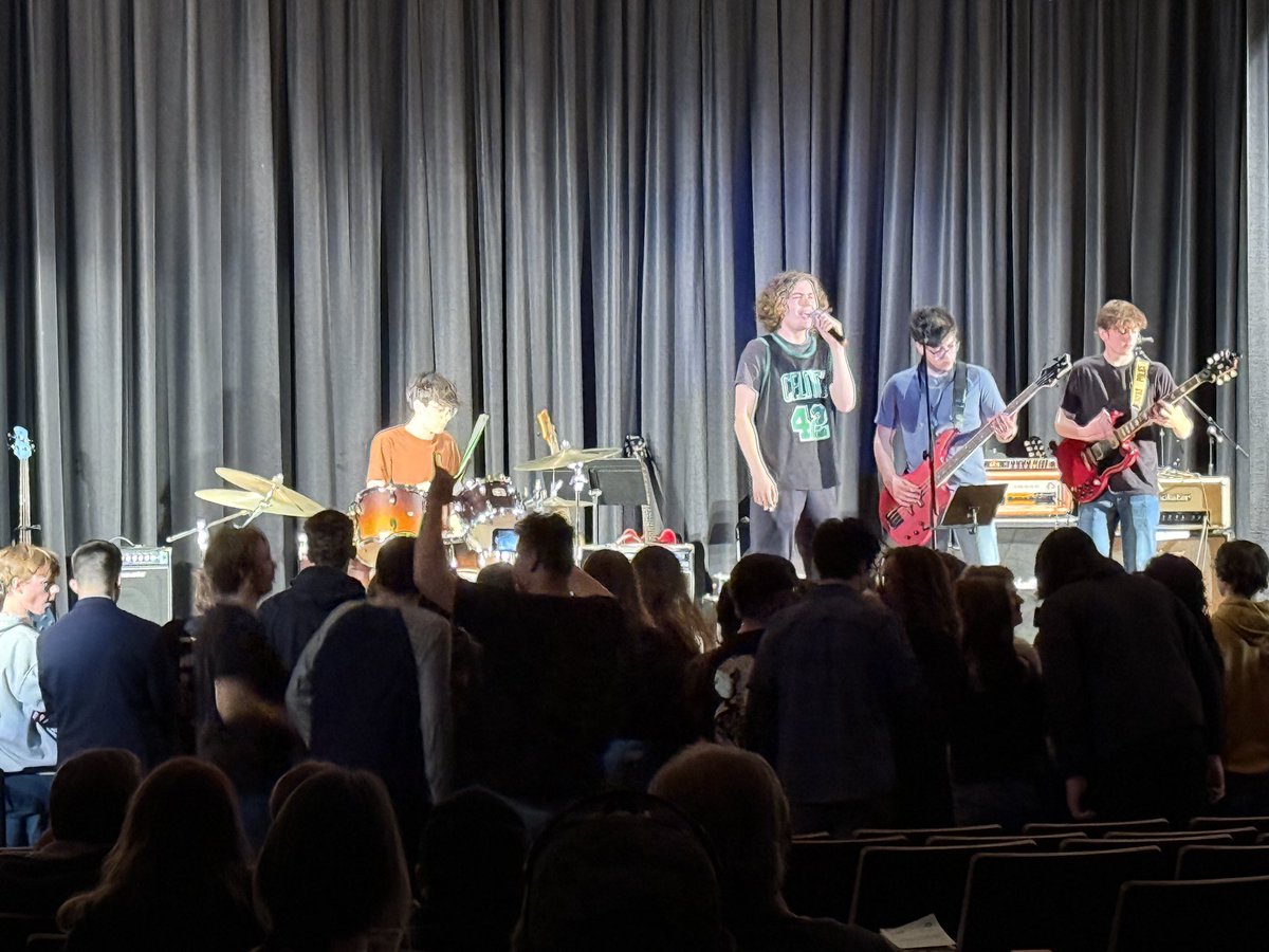 maureenmcohen's tweet image. We are Rockin’ for a Reason at Nipmuc Regional tonight. Lots of local talent on display.