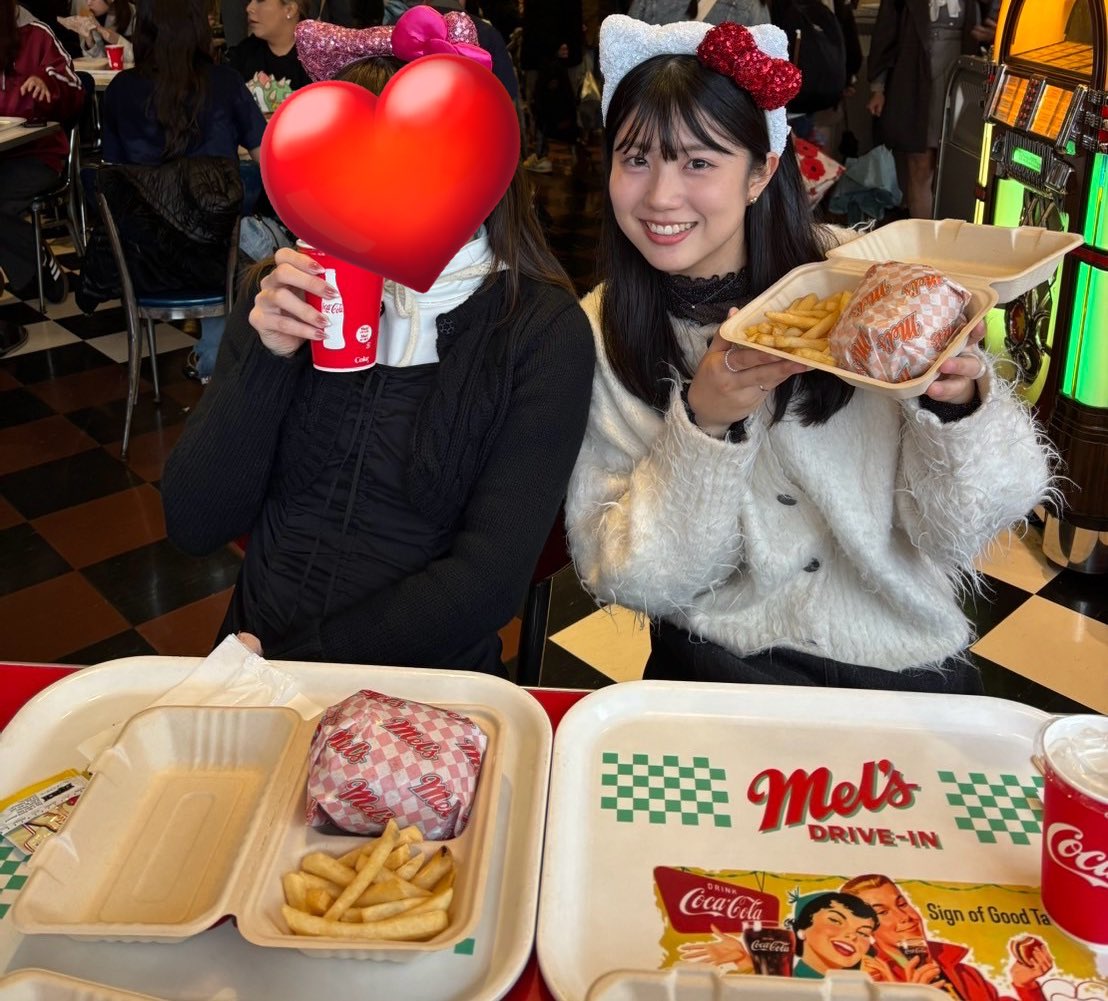 先日地元の友人とユニバーサル・スタジオ・ジャパンに行ってきました！
みんなで行ったのは中学の修学旅行振り！思い出話に花を咲かせる1日となりました✨️

そして今日はついにかんちゃん最終回です😭
寂しい気持ちはいっぱいですが最後の放送楽しみます！

 #スマイルビート #FMおとくに