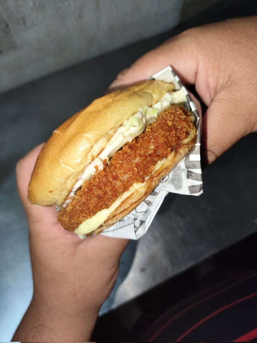 yanlopes2097's tweet photo. Esse frango empanado com panko tá literalmente dos deuses..... 🍟🍔
Lembrando, primeiro pedido com 10% de desconto e sua batata frita ou rústica para cada hambúrguer, pede o seu! 🥳🍟🍔

https://t.co/hhOf4eh9M2 https://t.co/ClByM407n5