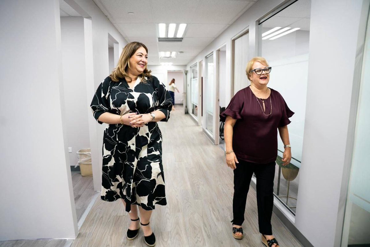 SomosFamiliaPR's tweet photo. Con el objetivo de continuar reforzando la prestación de servicios del Departamento de la Familia, mediante la creación de un Consejo Asesor, varias ex funcionarias de esta dependencia respondieron al llamado de la actual secretaria, Suzanne Roig Fuertes. https://t.co/8fmXCRnSOd