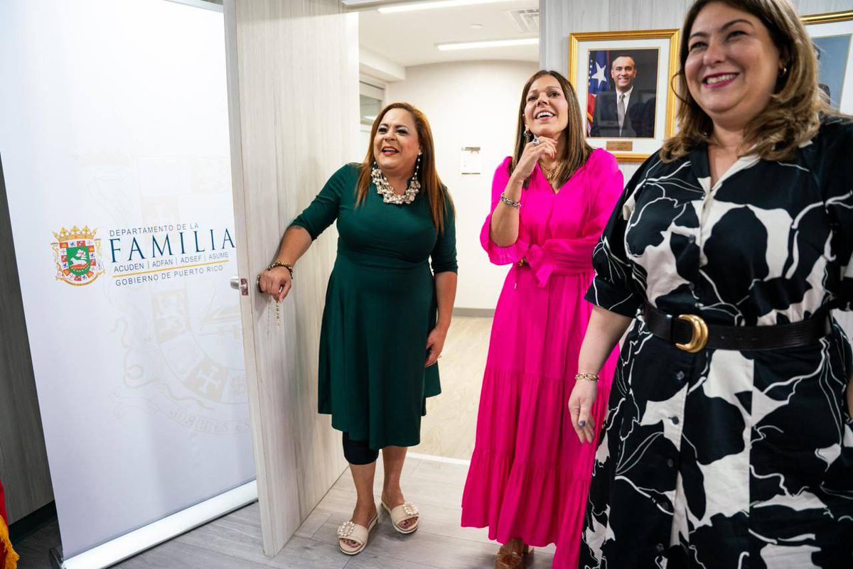 SomosFamiliaPR's tweet photo. En medio de un ambiente de gran camaradería, Idalia Colón Rondón, la Dra. Carmen Ana González Magaz y la Lcda. Yanitsia Irizarry Méndez, se reunieron con Roig Fuertes comprometiéndose así con el bienestar de todas las familias de Puerto Rico. https://t.co/SdB6D8jcy7