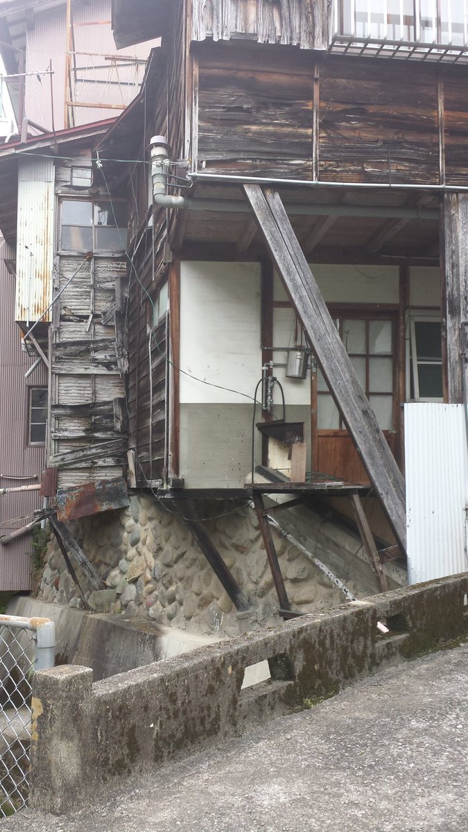 「これは2014年頃に行った岐阜県下呂市金山の筋骨めぐり。当時も「めっちゃダンジョ」|とめのイラスト