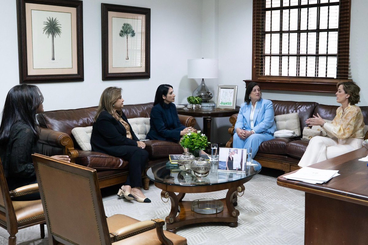 raquelarbaje's tweet photo. También me reuní con Alexandra Mejía Arcalá, presidenta ejecutiva del Grupo Mejía Alcalá,  para dialogar sobre nuevas iniciativas en apoyo a los niños con cáncer. Seguimos trabajando para mejorar la atención que reciben y acompañarlos junto a sus familias en sus procesos terapéuticos.