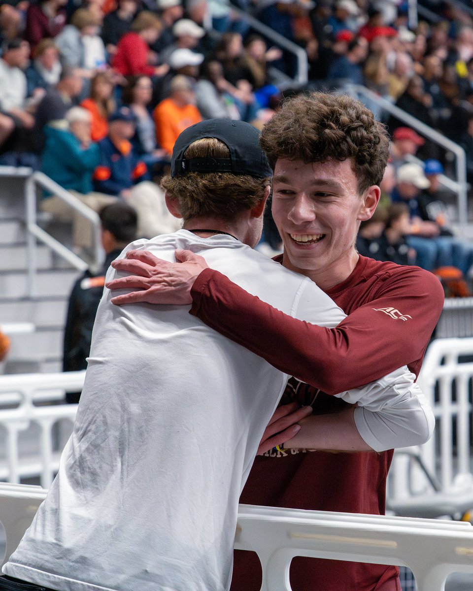 SJ IS MOVING ON! 👏 👀 

Steven Jackson will compete tomorrow night in the Men’s Mile Championship at 6 p.m. after earning an automatic qualification with his 3rd place finish in heat 1!