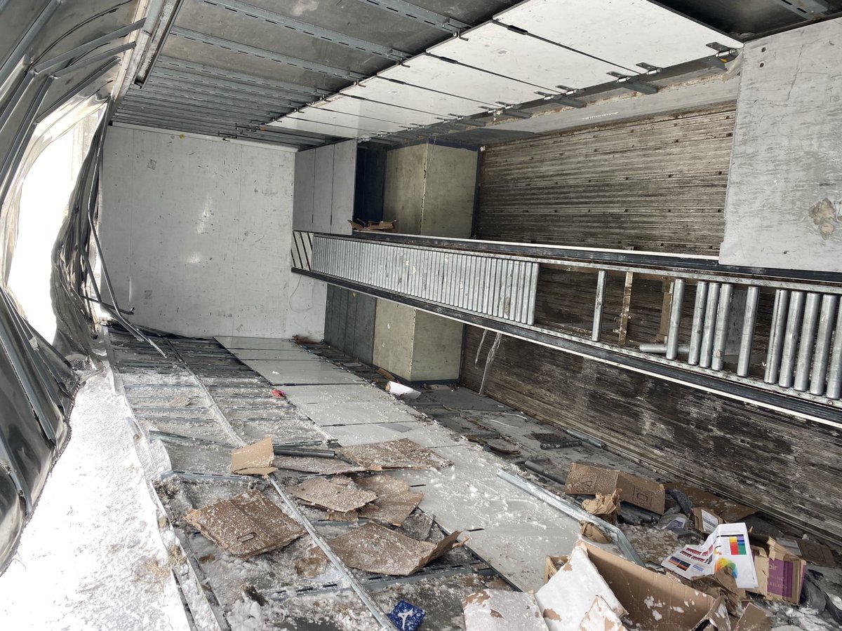 CTVGareth's tweet image. When your ‘vegan leather armchair’ absolutely positively has to be there overnight…
🚚❄️💨
This FedEx truck ran into problems on the Regina Bypass near Courtney Street South. #yqr @reginabypass @FedEx #winterroads