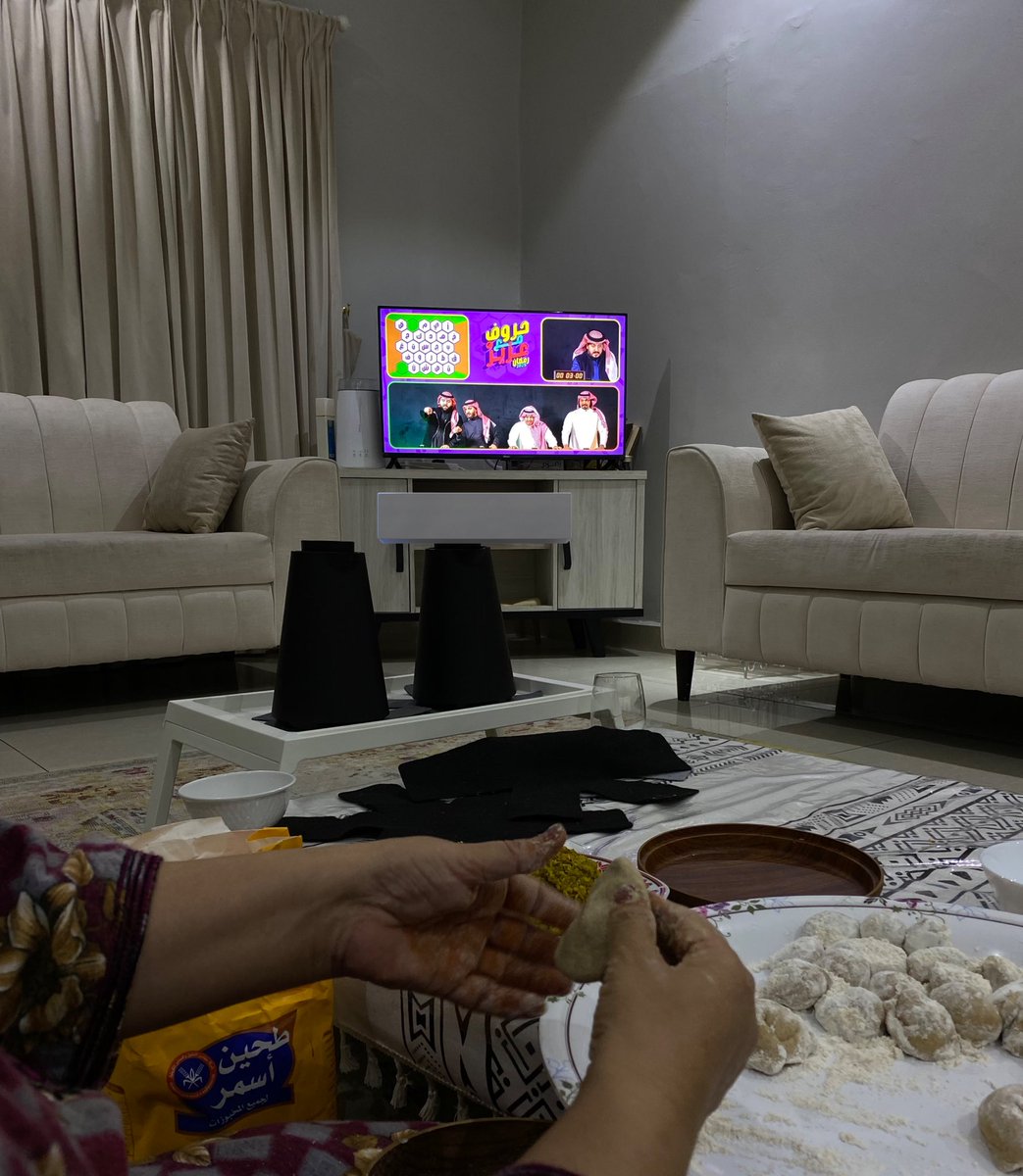 امي من متابعين حروف مع عزيز وكل يوم تسألني ها في حلقه اليوم ؟🤣 وضعنا كل يوم من بلش رمضان نتابع افضل سلسلة ونجهز فطور باجر 🤣💚
<a href="/AzizSamily/">عبدالعزيز الصميلي 🇸🇦</a>