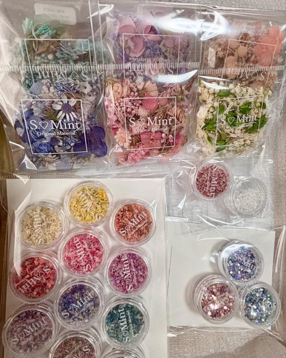 tamamikoubou's tweet photo. Smintさんのドライフラワーとホロ✨️
#ドライフラワー
#Smint https://t.co/xByrAigS5F
