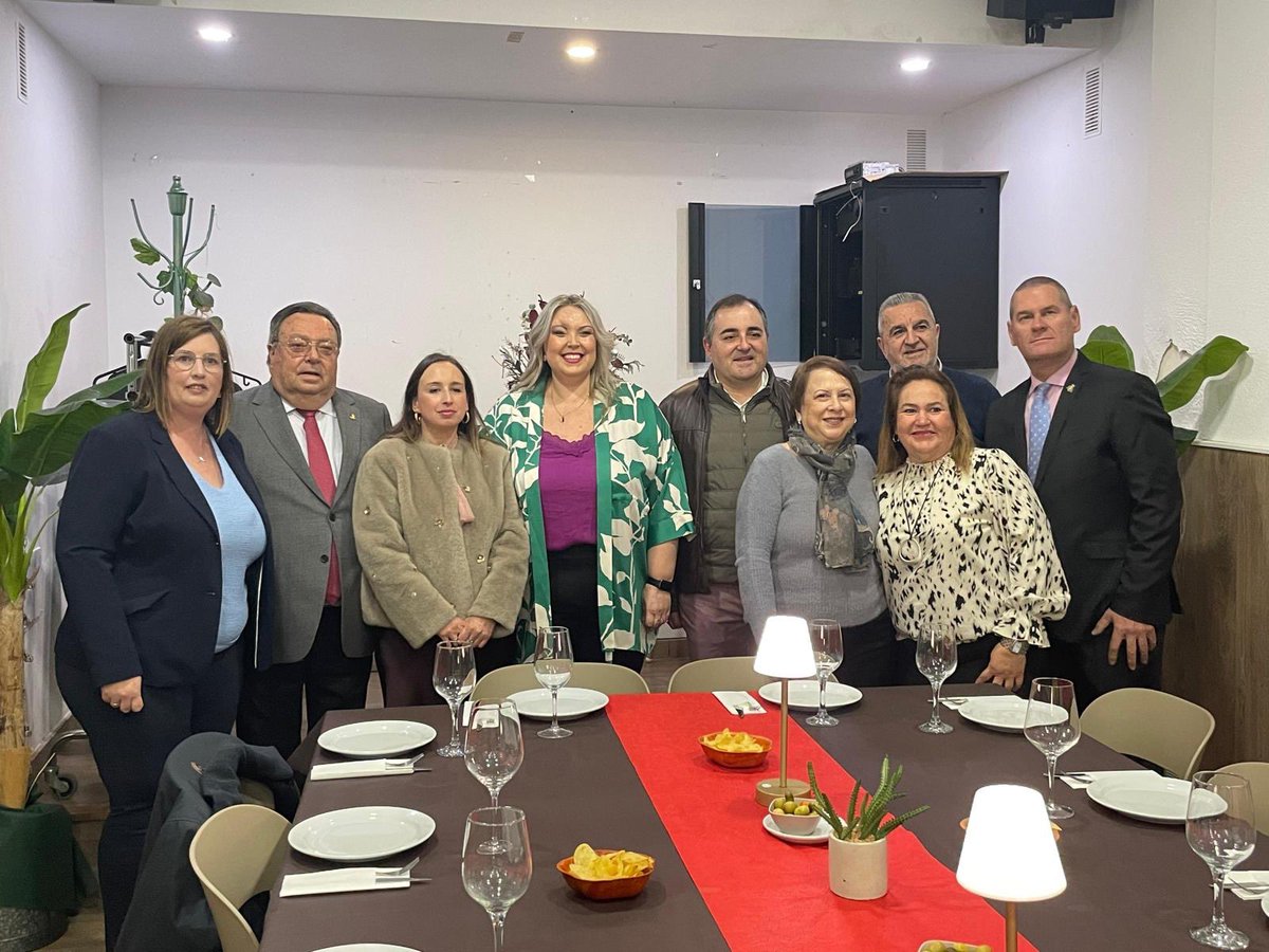 CenaSanta's tweet photo. La tarde de ayer viernes 14 de marzo visitamos a nuestra hermana Alicia Fernández Rodiño para comunicarle su nombramiento como madrina de la agrupación 
Al acto acudieron el presidente y varios integrantes de la junta directiva entre los que estaba su padre , Eduardo Fernández https://t.co/mWj7cM8JMY