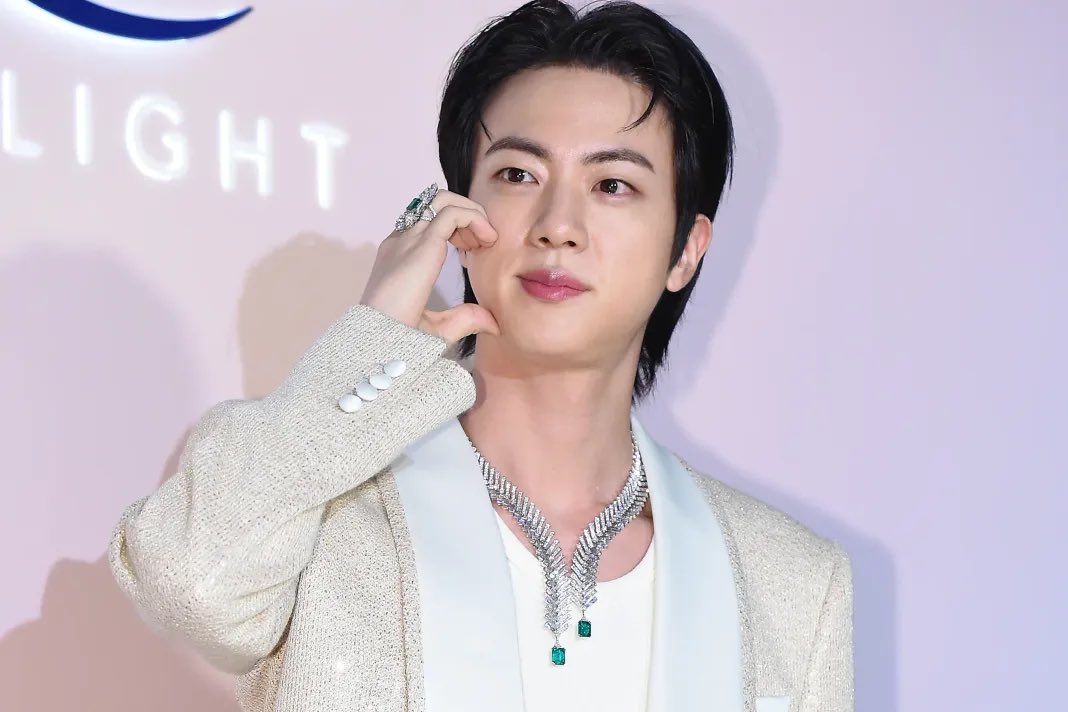 jinnieslamp's tweet photo. Jin ranked #3 on the Boy Group Individual Brand Reputation Ranking for the month of March 2025! 🎉

📊 3. (+2) #JIN - 3,391,342 points 👏

CONGRATULATIONS JIN https://t.co/bDldaNVOrq