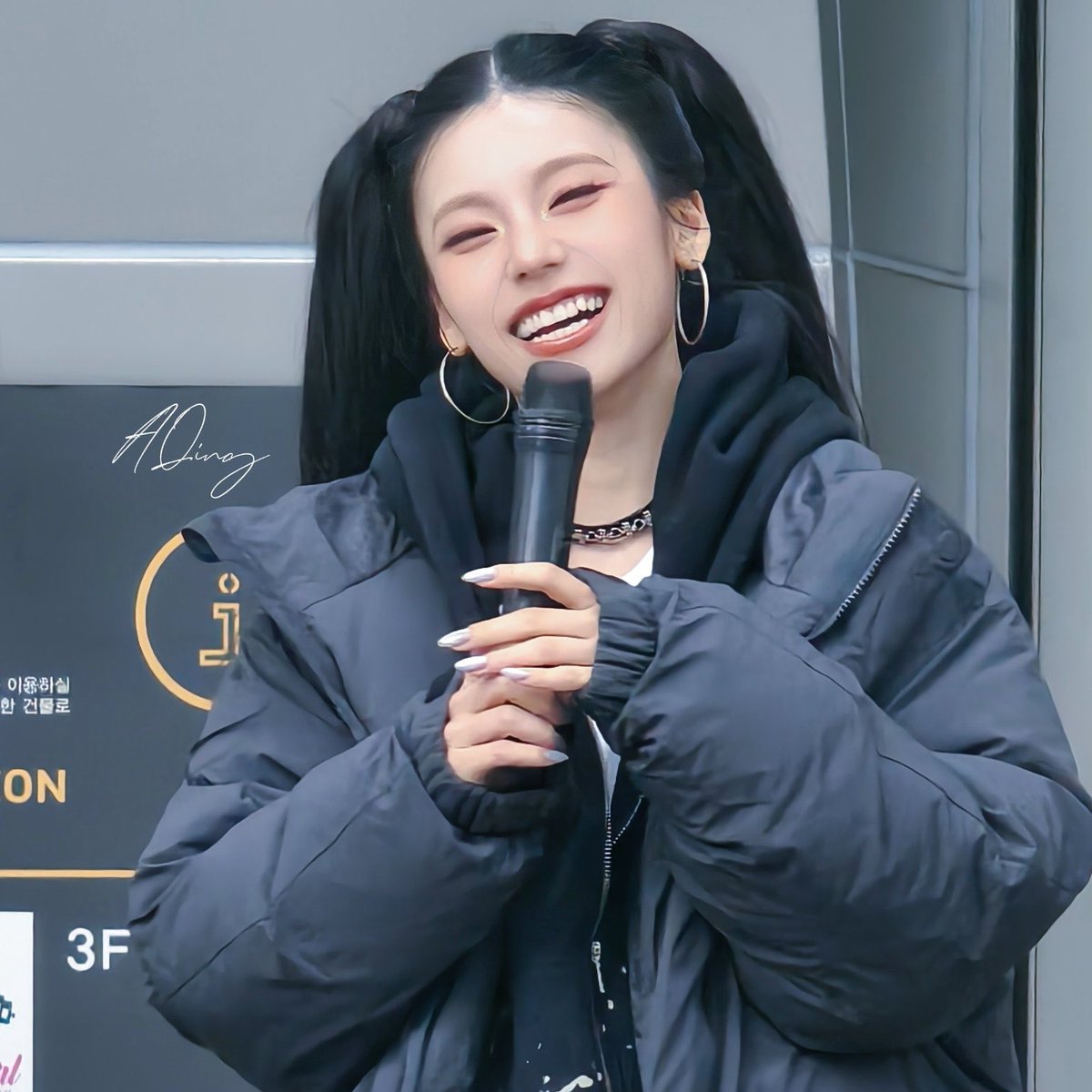 STOP I AM CRYING SHE LOOK THE SAME 😭

Yeji itzy mini fm 2019     Yeji solo mini fm 2025