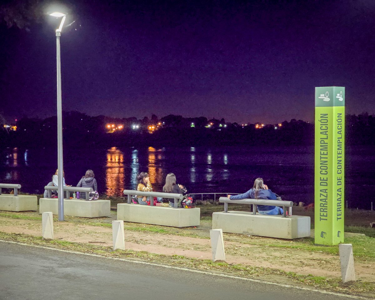 oppuruguay's tweet photo. En Salto: el director de OPP, @rodrigoarim1, acompañado por el equipo de descentralización y autoridades de la @id_Salto, presentan las nuevas obras en la Costanera Norte. ¡Impulsando el desarrollo local con más infraestructura! 🏗️ #Descentralización #Obras #PDGS https://t.co/daM0Mw281U