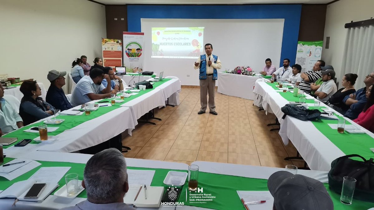 pronaders_hn's tweet photo. 📍La Paz
✅ 📜 Para asegurar la permanencia de los #HuertosPedagógicos, #SAG_PRONADERS, con la colaboración de #SEDUC, la #RedITC y la @FAOHonduras, implementó una jornada de formación dirigida a técnicos extensionistas y docentes, 📝 👇 https://t.co/zSYMrpmFSX