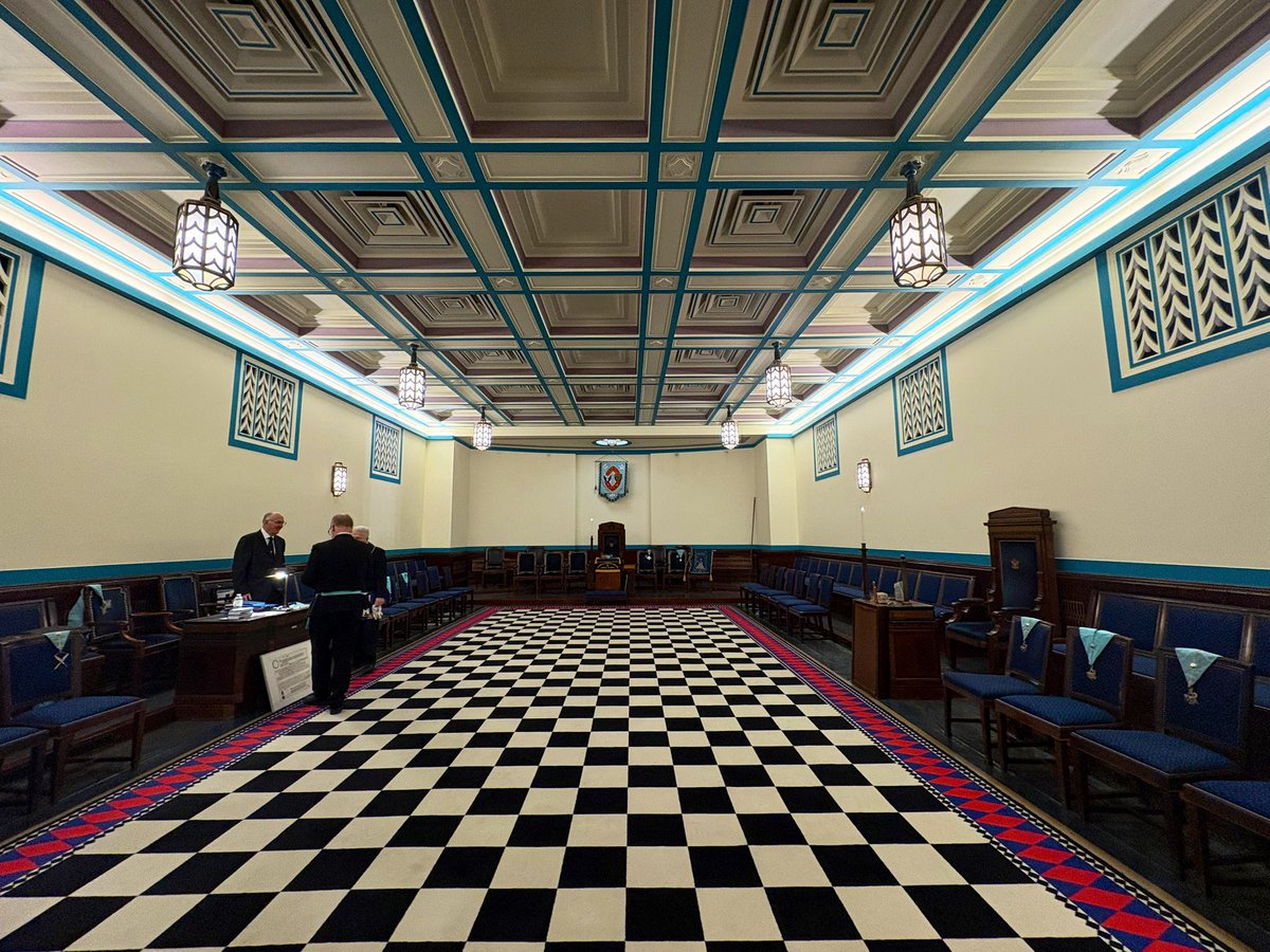 thecraftbloke's tweet image. Great night at Lambeth Borough Council Lodge No. 2941! A double initiation, excellent food, won a bottle of wine, camaraderie—and I was honoured to act as Assistant Director of Ceremonies. Tradition and brotherhood.  More photos on my Instagram! #Freemasonry
