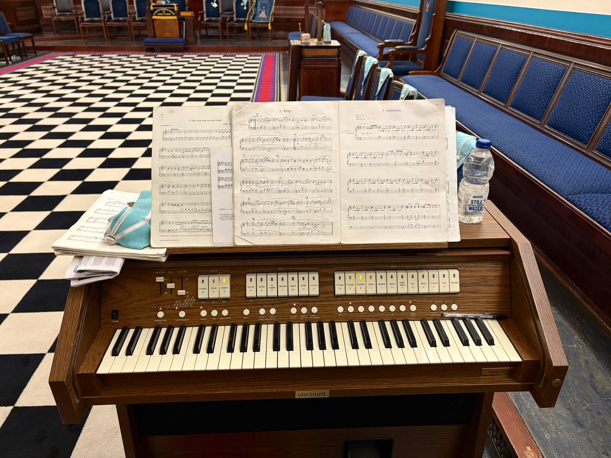 thecraftbloke's tweet image. Great night at Lambeth Borough Council Lodge No. 2941! A double initiation, excellent food, won a bottle of wine, camaraderie—and I was honoured to act as Assistant Director of Ceremonies. Tradition and brotherhood.  More photos on my Instagram! #Freemasonry