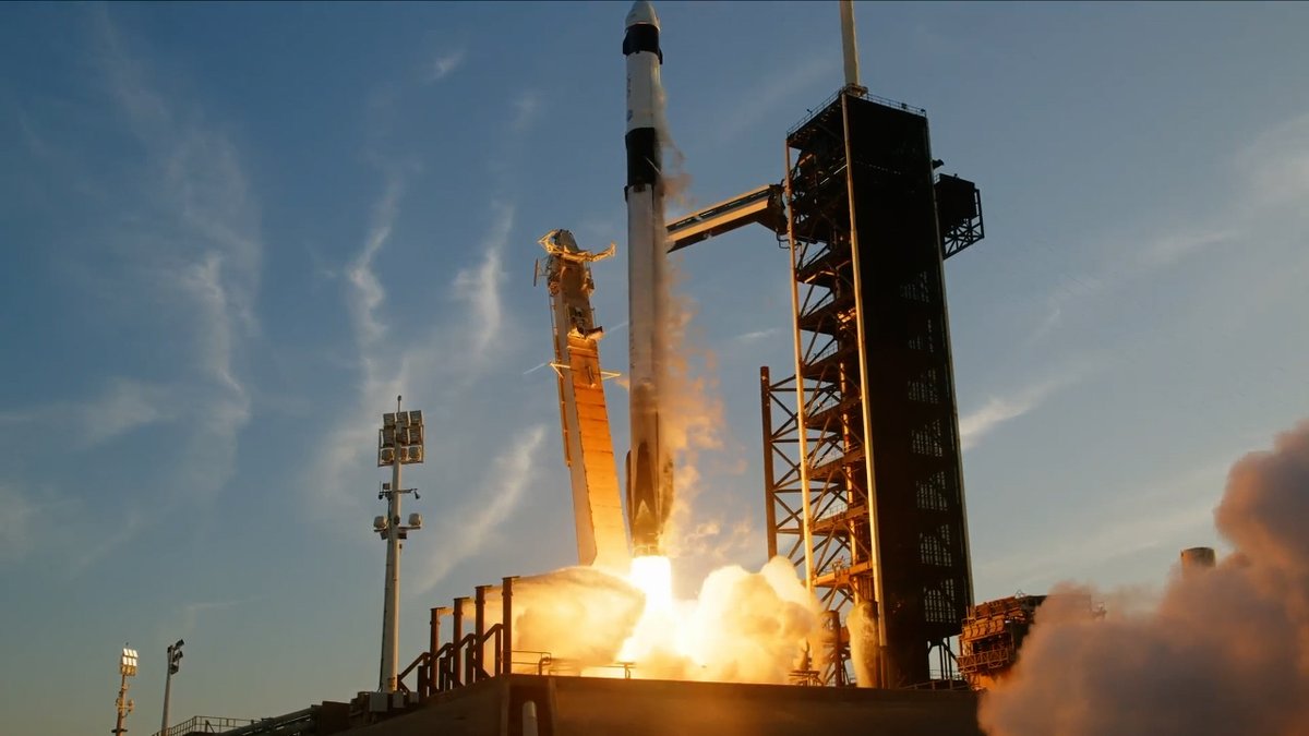 Commercial_Crew's tweet photo. The @SpaceX Dragon spacecraft carrying #Crew10 @AstroAnnimal and @Astro_Ayers of @nasaastronauts, Takuya Onishi of @JAXA_en, and Kirill Peskov of Roscosmos to @Space_Station has safely reached orbit, and the nosecone has opened.

A postlaunch news conference will be held at 8:30pm ET: https://t.co/ajNFyvuKSp