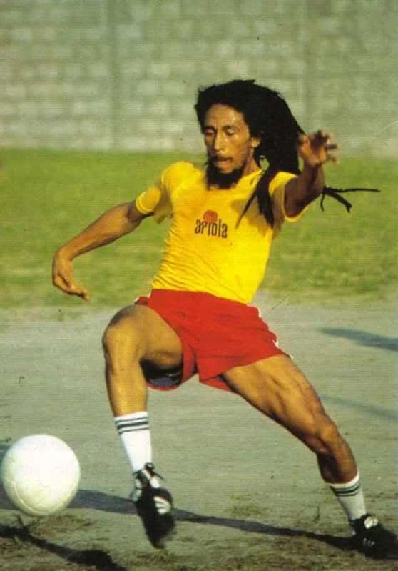 historydefined's tweet photo. Bob Marley playing soccer, 1978 https://t.co/2GBKIHtC5A