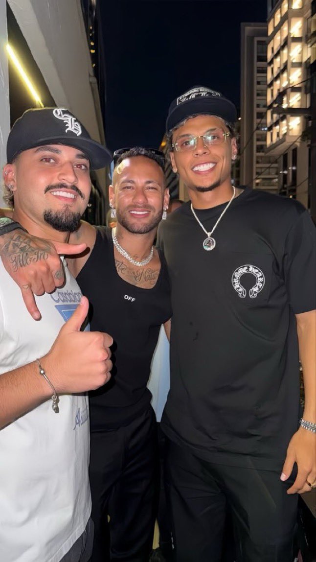 don_teo29's tweet photo. Richard Rios parchando con Neymar 🪄⚽️🎩 https://t.co/itKRk8awJf