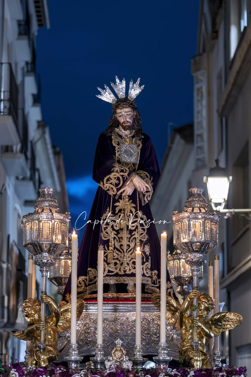 Vía-Crucis Federación de Cofradías de Granada.
📸 <a href="/CapotedePasion/">Capote De Pasión</a> <a href="/RescateGranada/">Cofradía del Rescate</a> <a href="/Fedcofrgr/">Federación de Cofradías de Granada</a>