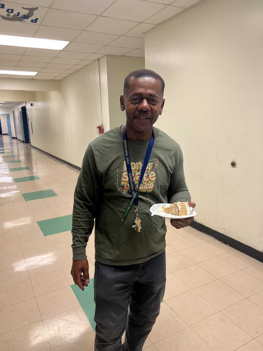 city_leisure's tweet photo. Happy Pi Day! 3.14 reasons to celebrate: math, pie, and more pie! 🥧🎉 #PiDay #MathIsDelicious #lck8acitysetonahill @miamischools @suptdotres @MDCPSSouth https://t.co/ESRUdzAVXI