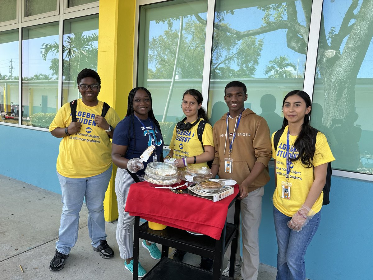 city_leisure's tweet photo. Happy Pi Day! 3.14 reasons to celebrate: math, pie, and more pie! 🥧🎉 #PiDay #MathIsDelicious #lck8acitysetonahill @miamischools @suptdotres @MDCPSSouth https://t.co/ESRUdzAVXI