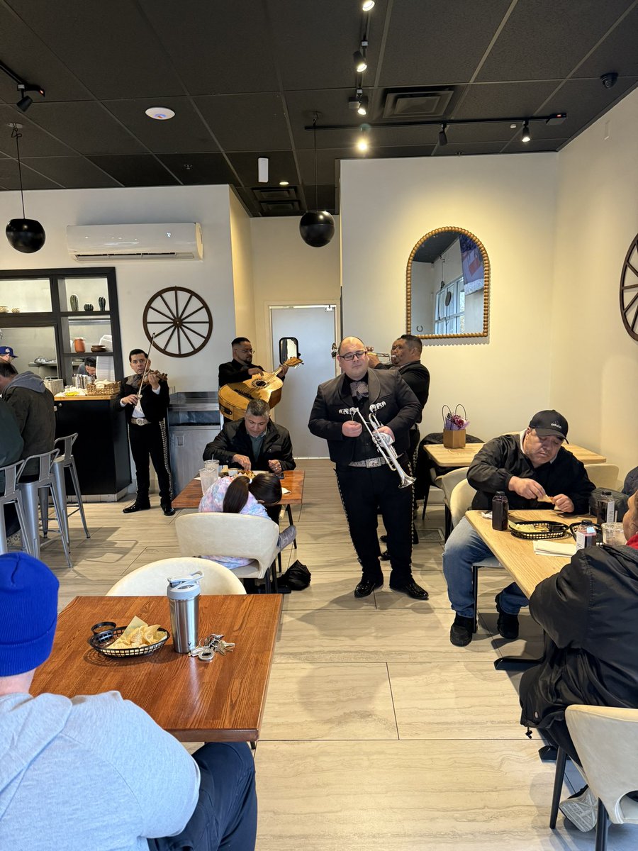 New business alert! La Hacienda, located right next to 24 Hour Fitness, has opened its doors and I can attest to prime tacos 👌🏽