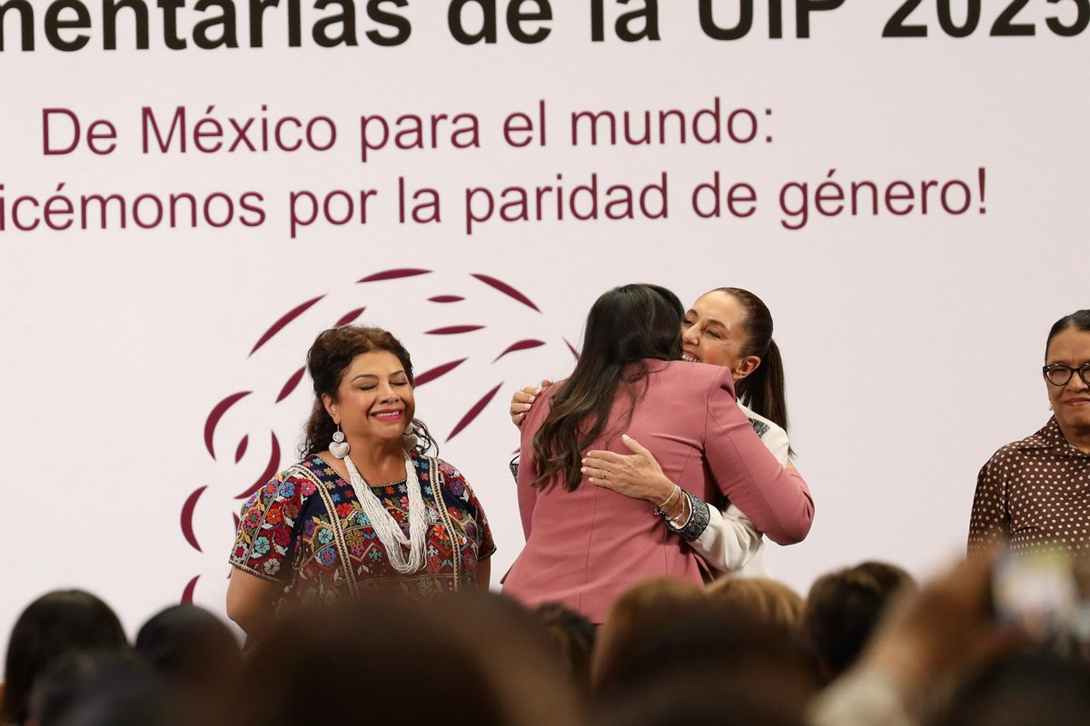 cynthialopezc1's tweet image. 🌍 ¡Histórico! 🇲🇽 Nuestra Presidenta @Claudiashein inaugura la Primera Conferencia Mundial de Mujeres Parlamentarias! Más de 380 parlamentarias de 63 países hoy en Palacio Nacional movilizando al mundo desde México por la paridad! Es tiempo de mujeres!