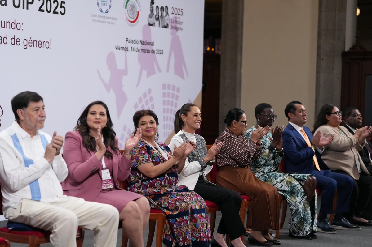 cynthialopezc1's tweet image. 🌍 ¡Histórico! 🇲🇽 Nuestra Presidenta @Claudiashein inaugura la Primera Conferencia Mundial de Mujeres Parlamentarias! Más de 380 parlamentarias de 63 países hoy en Palacio Nacional movilizando al mundo desde México por la paridad! Es tiempo de mujeres!