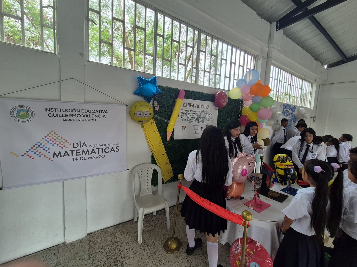 MaFegolo's tweet photo. Celebración del Día internacional de las matemáticas en mi colegio con estudiantes de grado noveno, quienes mostraron el Tangram, la balanza matemática, la construcción del dodecaedro, el proyector de imágenes y el teorema de Pitágoras. https://t.co/37AUXoq9pR