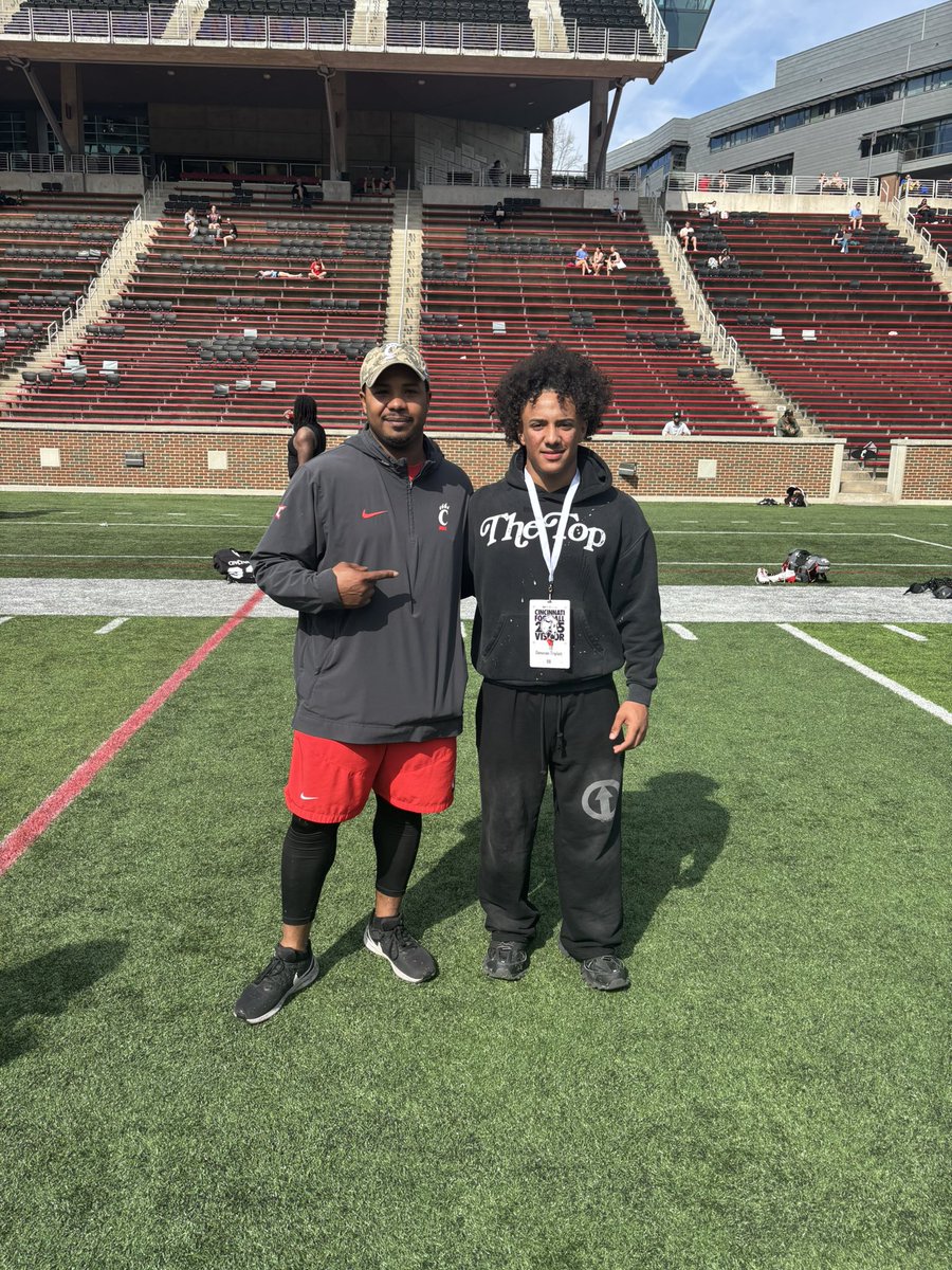 Donovan Triplett (@donovan_wlw) on Twitter photo #AGTG Great time w the BEARCATS tdy ! <a href="/CoachDawkins1/">Sean Dawkins</a> <a href="/GoBearcatsFB/">Cincinnati Football</a> <a href="/247Sports/">247Sports</a> <a href="/AllenTrieu/">Allen Trieu</a> <a href="/coachcioroch/">Coach Cioroch</a> <a href="/MIexposure/">Michigan exposure</a> #AGTG Great time w the BEARCATS tdy ! <a href="/CoachDawkins1/">Sean Dawkins</a> <a href="/GoBearcatsFB/">Cincinnati Football</a> <a href="/247Sports/">247Sports</a> <a href="/AllenTrieu/">Allen Trieu</a> <a href="/coachcioroch/">Coach Cioroch</a> <a href="/MIexposure/">Michigan exposure</a>