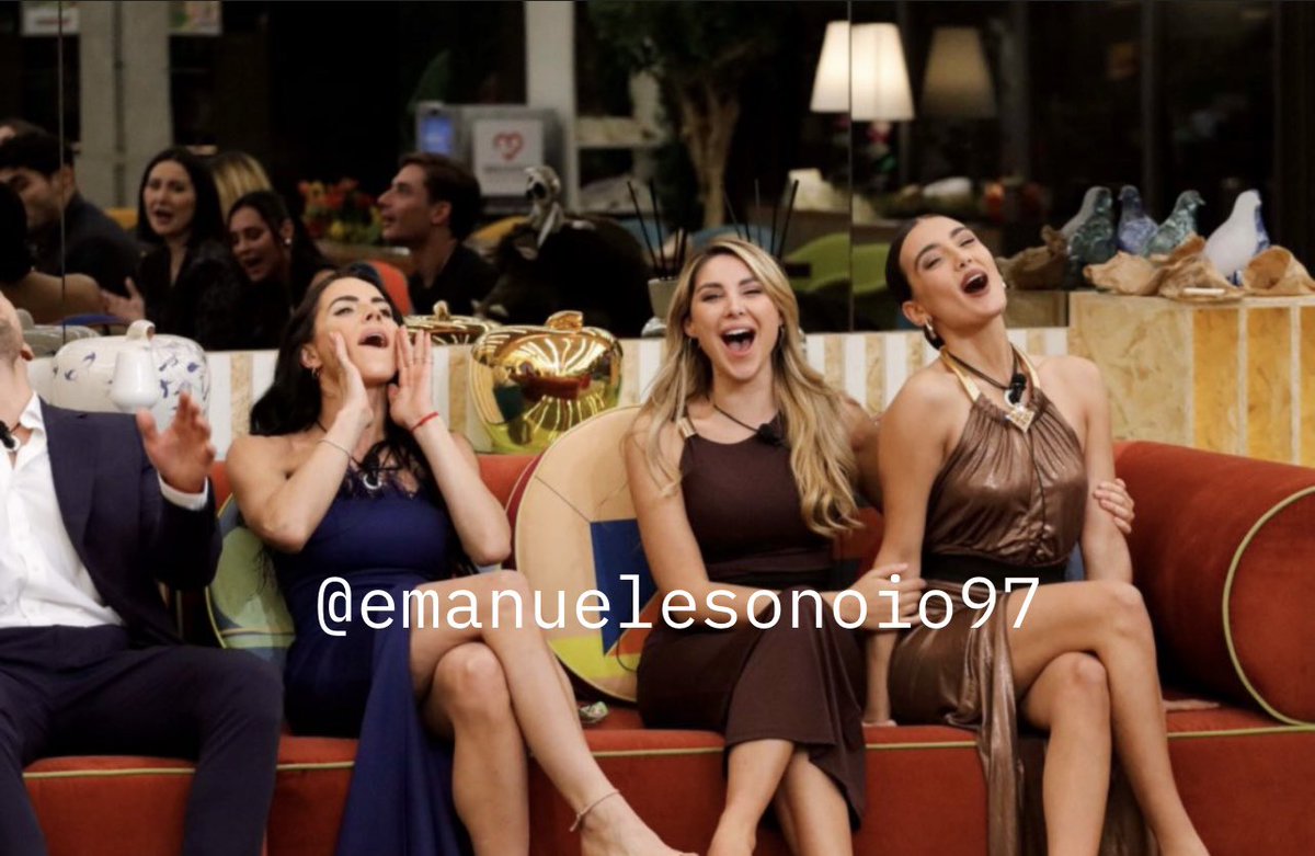 zabetta97's tweet photo. Miss                       Miss                            Miss
Volgarità          C’è l’ho solo io           Falsità 

#GrandeFratello
#heleners 
#helevier https://t.co/SXsOuJKYne