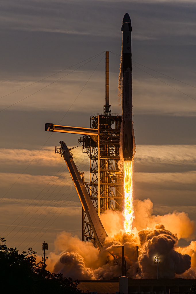 johnkrausphotos's tweet photo. Gorgeous golden hour launch of Falcon 9, Dragon, and Crew-10 https://t.co/do2zTaod1g