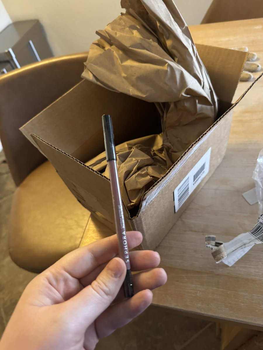 kitotterkat's tweet photo. all this packaging for a single lip liner on sale for $6 @Sephora this is insane https://t.co/ndYBKZHy6s
