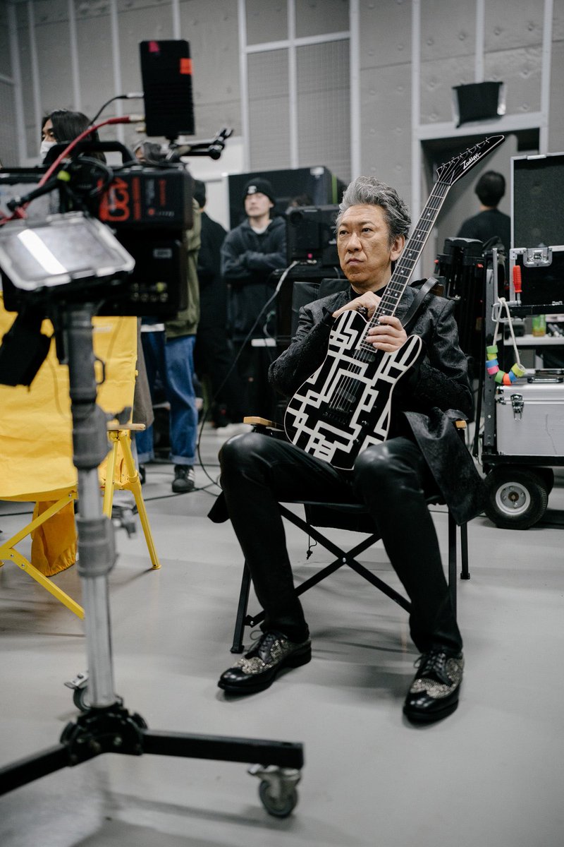 Official_Hotei's tweet photo. ニュー・アルバム『GUITARHYTHM VIII』のトラックリストが発表!

GUITARHYTHM VIII
発売日: 2025年4月16日(水)
==============
1) Jump
2) No More Killing
3) 憂鬱なジキル
4) Love is
5) Side by Side (feat. Char)
6) Finally
7) Falling
8) オフィーリア
9) Boogie Woogie Under Moonlight
10) Move Your Body (feat. 石野卓球)
11) Funk It Up
12) Ghost of Pain (G8 ver.)

吉井和哉さんの作詞はトラック7の「Falling」です。
お楽しみに。

Photo by 山本倫子

#布袋寅泰 #char #石野卓球　#吉井和哉　#guitarhythmⅶi