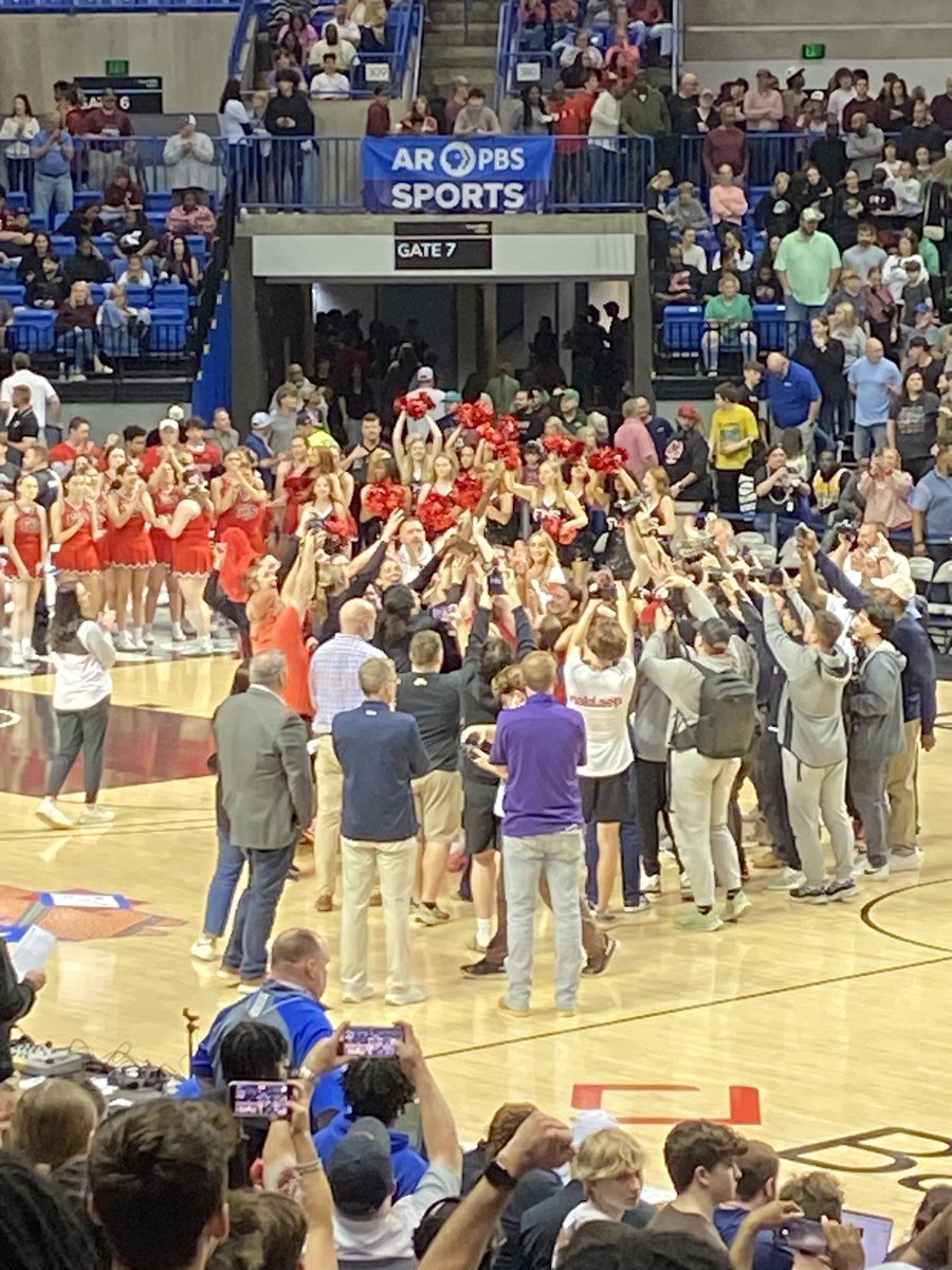 FarmCardsFtbl's tweet photo. Congratulations to @farmingtonfast on winning their 3rd Consecutive basketball state championship.  These girls were some of our biggest supporters during football season, and our kids were excited to come support and cheer during the game today! https://t.co/GPZLBOMJnB