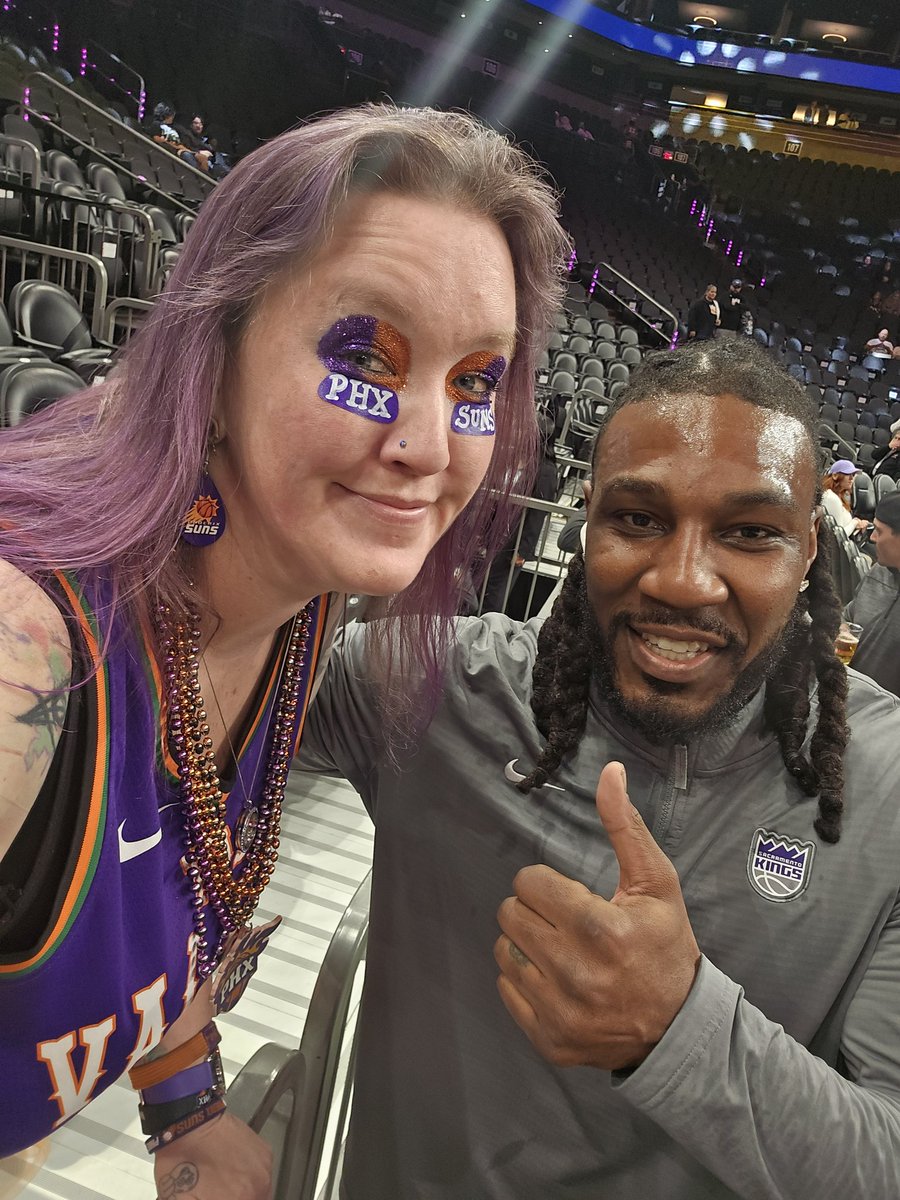 suns_tutu_fan's tweet photo. Got my HUG!!! Love you @CJC9BOSS! #ItsABo99mannThing https://t.co/f0TQ2eja2D