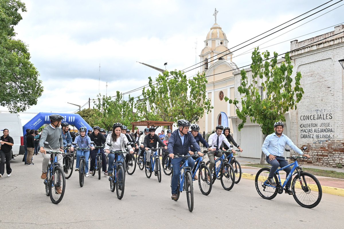 Las TUBI llegaron a los chicos de quinto año de las escuelas secundarias de CANDELARIA y QUINES !! Por medio de la bici, nuestros jóvenes serán embajadores en hábitos saludables de vida  !