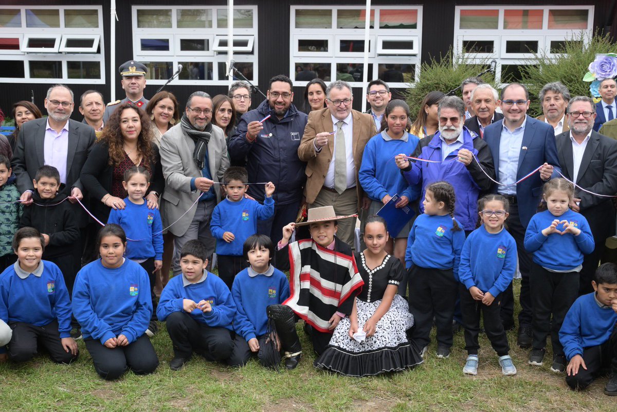 Gobierno Regional de Los Ríos (@goredelosrios) on Twitter photo ✔️ El Gobernador Regional, <a href="/LuisCuvertinoG/">Luis Cuvertino Gómez</a>, y el <a href="/Mineduc/">Ministerio de Educación</a>, Nicolás Cataldo, inauguraron la conservación de la Escuela Rural de Traiguén en La Unión, cuya inversión supera los $350 millones.
📍 ¡Más y mejores espacios para nuestra comunidad educativa!
#Valdiviacl #LosRíos ✔️ El Gobernador Regional, <a href="/LuisCuvertinoG/">Luis Cuvertino Gómez</a>, y el <a href="/Mineduc/">Ministerio de Educación</a>, Nicolás Cataldo, inauguraron la conservación de la Escuela Rural de Traiguén en La Unión, cuya inversión supera los $350 millones.
📍 ¡Más y mejores espacios para nuestra comunidad educativa!
#Valdiviacl #LosRíos