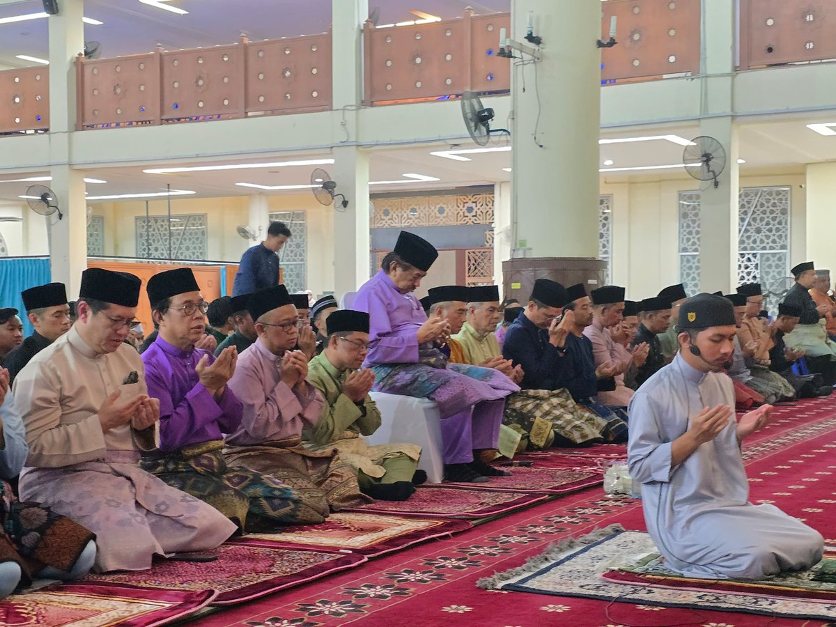 Kementerian Pendidikan Tinggi (@moheofficial) on Twitter photo UMS TERIMA AGIHAN ZAKAT MUIS
15 Mac 2025 | Kota Kinabalu, Sabah
Baca lanjut di : facebook.com/share/p/1BYwhs…
<a href="/ZambryOfficial/">Zambry Abd Kadir</a>
<a href="/MustaphaSakmud_/">MustaphaSakmud</a>
<a href="/UMS_EcoCampus/">UMS Official 🇲🇾</a>
#MalaysiaMADANI UMS TERIMA AGIHAN ZAKAT MUIS
15 Mac 2025 | Kota Kinabalu, Sabah
Baca lanjut di : facebook.com/share/p/1BYwhs…
<a href="/ZambryOfficial/">Zambry Abd Kadir</a>
<a href="/MustaphaSakmud_/">MustaphaSakmud</a>
<a href="/UMS_EcoCampus/">UMS Official 🇲🇾</a>
#MalaysiaMADANI