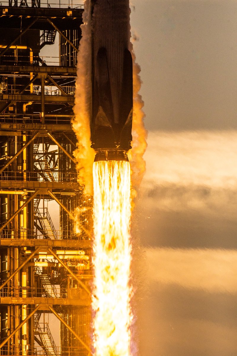 HOT! 🥵 

Me for <a href="/WeAreSpaceScout/">Space Scout</a> 

#Crew10 #NASA #SpaceX