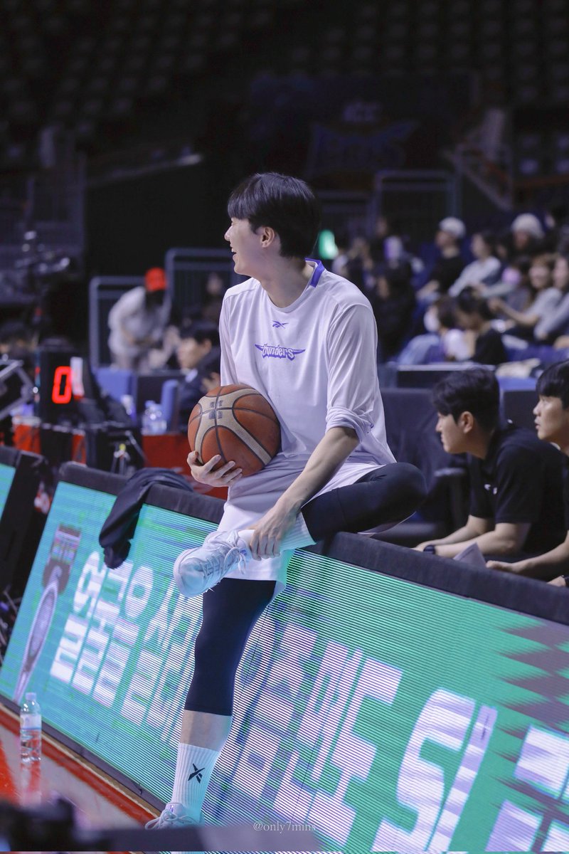 온리......⚡️ tweet media